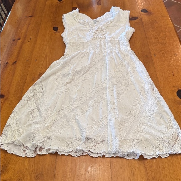 White Sleeveless Dress by Dressbarn - Picture 4 of 13